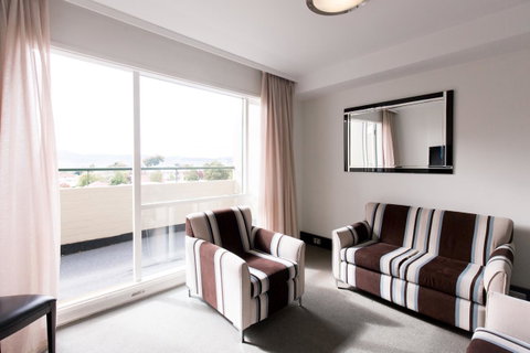 St Ives Apartments - Food Delivery Shop 22