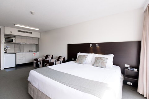 St Ives Apartments - Food Delivery Shop 16