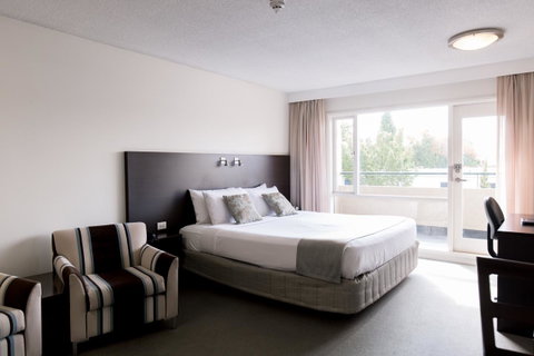 St Ives Apartments - Food Delivery Shop 17