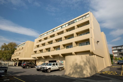St Ives Apartments - Food Delivery Shop 3