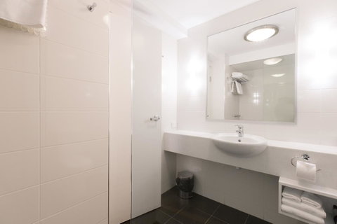St Ives Apartments - Food Delivery Shop 5