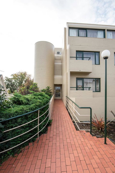 St Ives Apartments - Food Delivery Shop 1