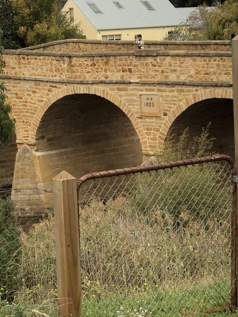 Richmond Bridge Accommodation â€œTwo The Bridgeâ€ - Food Delivery Shop 32