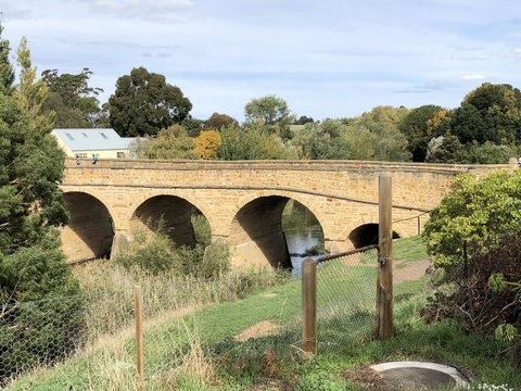 Richmond Bridge Accommodation â€œTwo The Bridgeâ€ - Food Delivery Shop 30