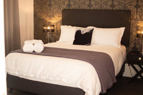 Sanctum Boutique Apartments - Food Delivery Shop 38