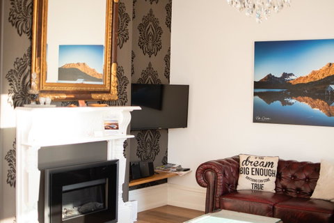 Sanctum Boutique Apartments - Food Delivery Shop 33