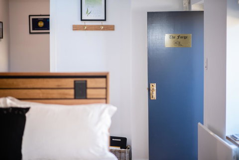 Sanctum Boutique Apartments - Food Delivery Shop 9
