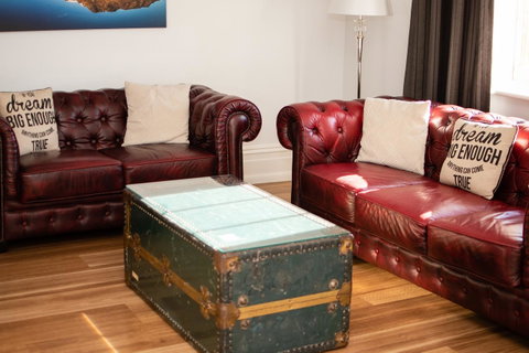 Sanctum Boutique Apartments - Food Delivery Shop 36