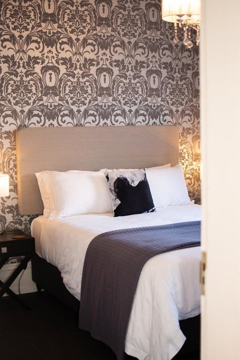 Sanctum Boutique Apartments - Food Delivery Shop 30