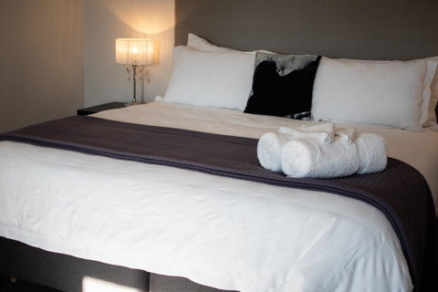 Sanctum Boutique Apartments - Food Delivery Shop 40
