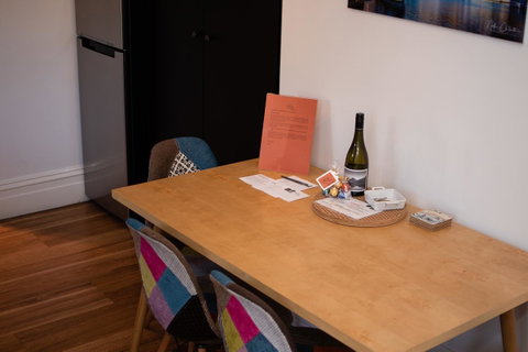 Sanctum Boutique Apartments - Food Delivery Shop 25