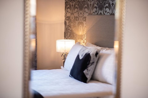 Sanctum Boutique Apartments - Food Delivery Shop 29