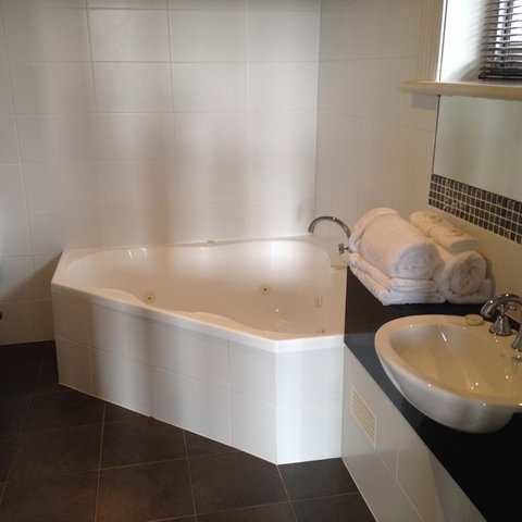 Auldington Hotel - Food Delivery Shop 20