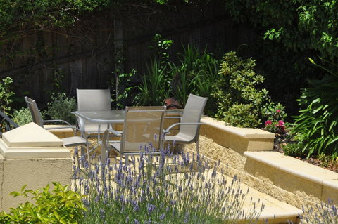 Belton Apartments-Hedge Cottage - Food Delivery Shop 28