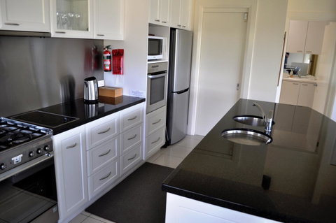 Belton Apartments-Hedge Cottage - Food Delivery Shop 4