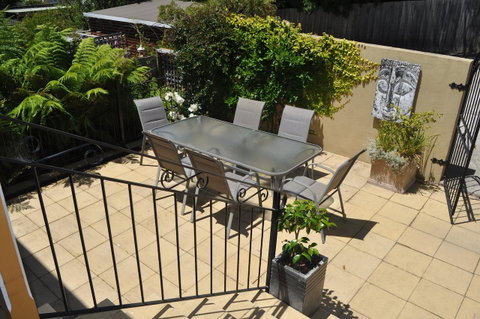 Belton Apartments-Hedge Cottage - Food Delivery Shop 33