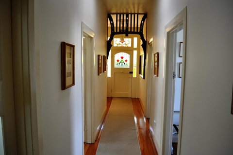 Belton Apartments-Hedge Cottage - Food Delivery Shop 26