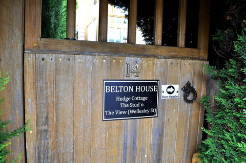 Belton Apartments-Hedge Cottage - Food Delivery Shop 21
