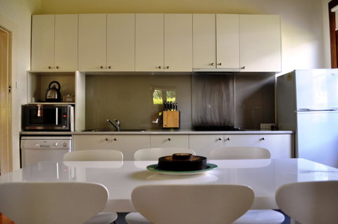 Belton Apartments-Hedge Cottage - Food Delivery Shop 1