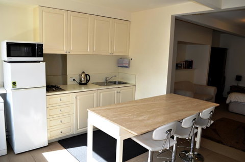 Belton Apartments-Hedge Cottage - Food Delivery Shop 9