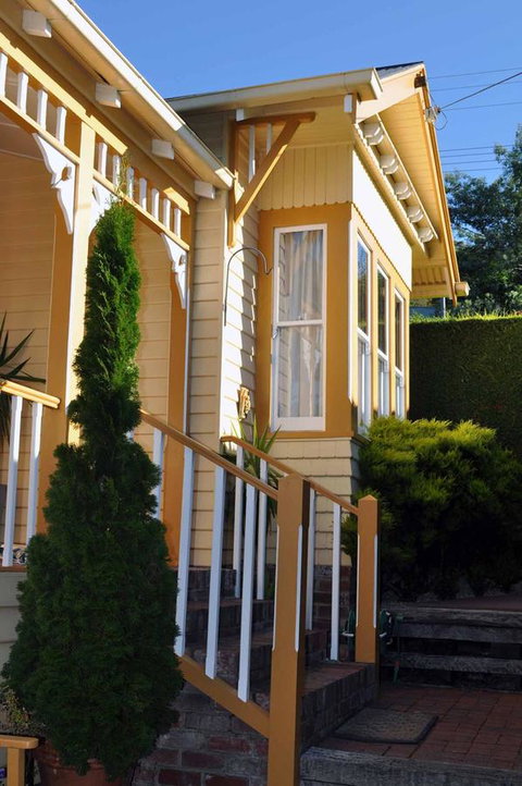 Belton Apartments-Hedge Cottage - Food Delivery Shop 0