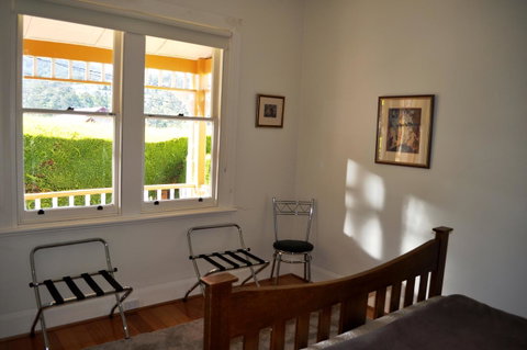 Belton Apartments-Hedge Cottage - Food Delivery Shop 22