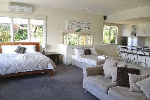 Belton Apartments-Hedge Cottage - Food Delivery Shop 30