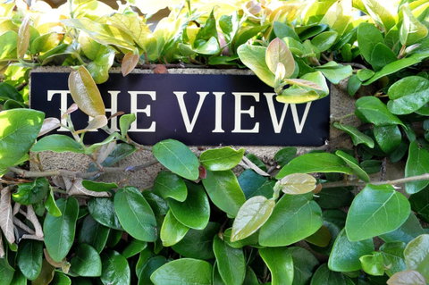 Belton Apartments-Hedge Cottage - Food Delivery Shop 16