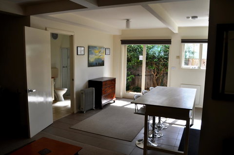 Belton Apartments-Hedge Cottage - Food Delivery Shop 2