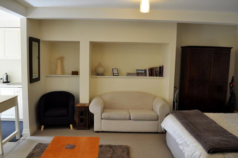 Belton Apartments-Hedge Cottage - Food Delivery Shop 6
