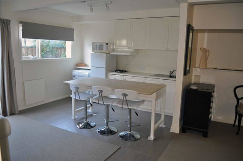 Belton Apartments-Hedge Cottage - Food Delivery Shop 32