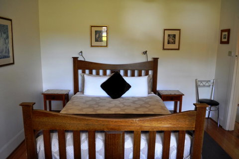 Belton Apartments-Hedge Cottage - Food Delivery Shop 23