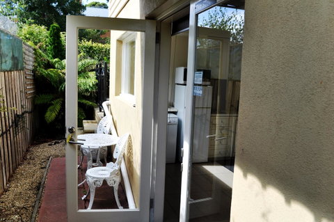Belton Apartments-Hedge Cottage - Food Delivery Shop 7