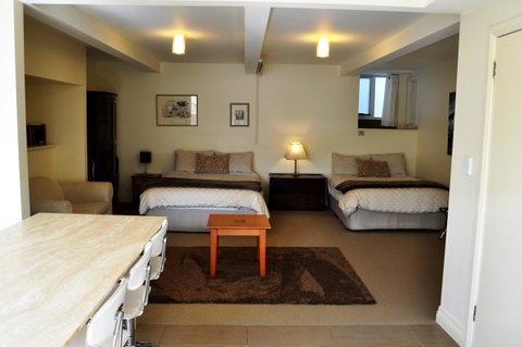 Belton Apartments-Hedge Cottage - Food Delivery Shop 8