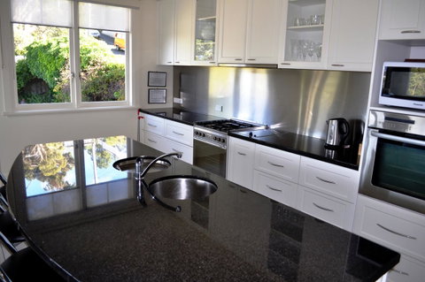 Belton Apartments-Hedge Cottage - Food Delivery Shop 25