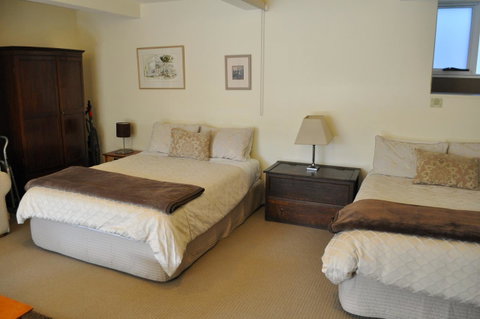 Belton Apartments-Hedge Cottage - Food Delivery Shop 10