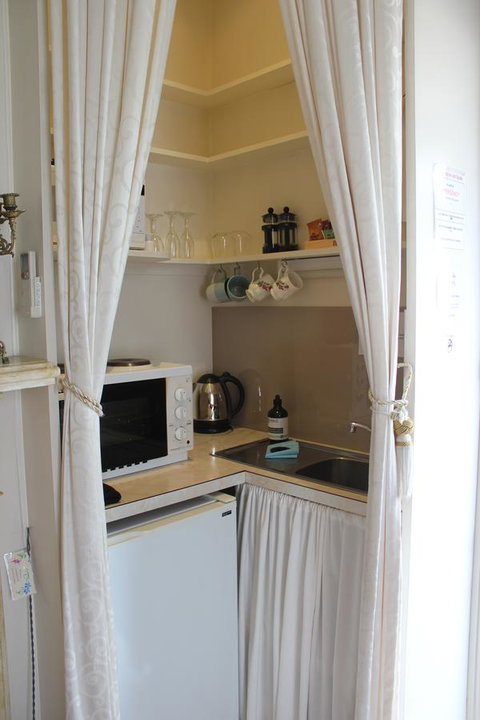 Alice\'s Cottages - Food Delivery Shop 4