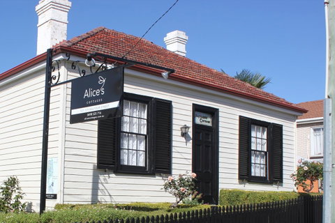 Alice\'s Cottages - Food Delivery Shop 0