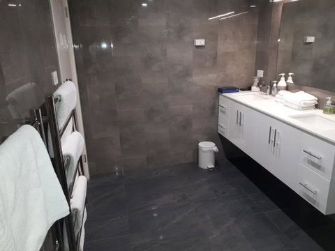 Jenatt Apartments Salamanca - Food Delivery Shop 4