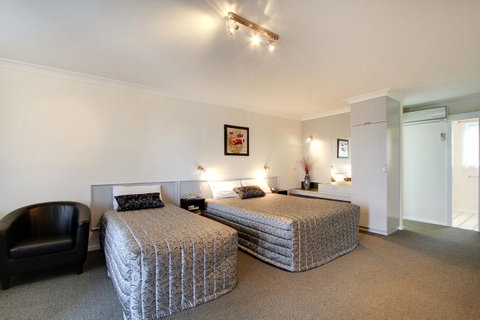 Tamar River Villas - Food Delivery Shop 2