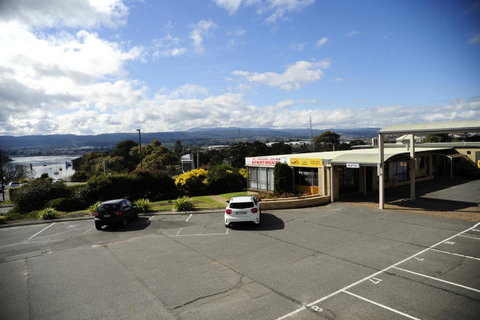 Tamar River Villas - Food Delivery Shop 20