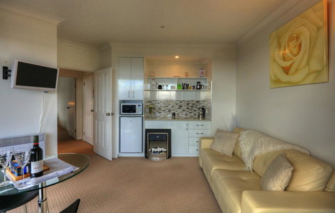 Sheer Pleasure Accommodation - Food Delivery Shop 29