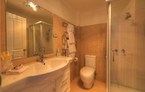 Sheer Pleasure Accommodation - Food Delivery Shop 16