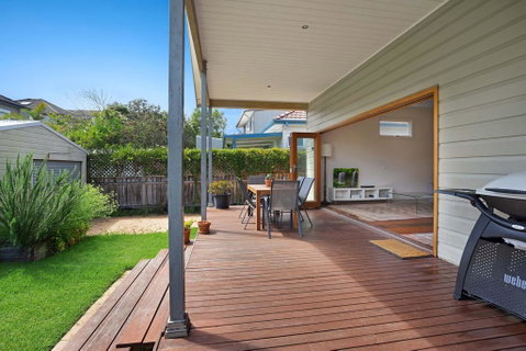 Newcastle Executive Homes - Cooks Hill Cottage - Food Delivery Shop 1