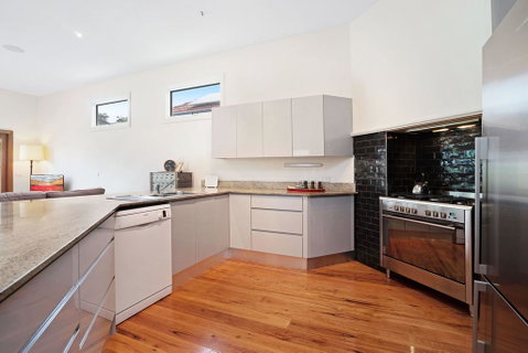 Newcastle Executive Homes - Cooks Hill Cottage - Food Delivery Shop 3