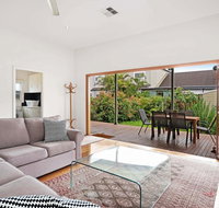 Newcastle Executive Homes - Cooks Hill Cottage - Food Delivery Shop