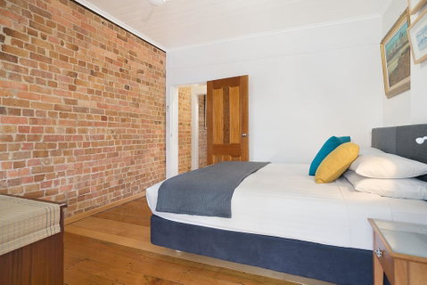 Newcastle Short Stay Apartments - 9 Alfred Street - Food Delivery Shop 2