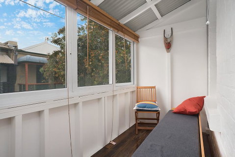 Newcastle Short Stay Apartments - 9 Alfred Street - Food Delivery Shop 3