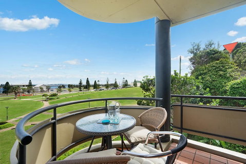 Newcastle Short Stay Apartments - Flagstaff Apartment - Food Delivery Shop 0
