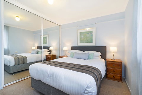 Newcastle Short Stay Apartments - Flagstaff Apartment - Food Delivery Shop 1